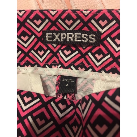 Express Shorts - Picture 3 of 3